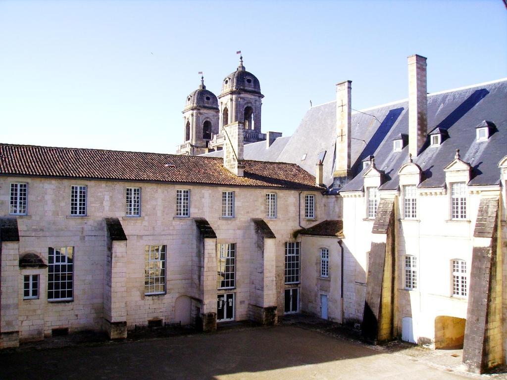 Abbaye Royale 호텔 Saint-Jean-dʼAngély 외부 사진