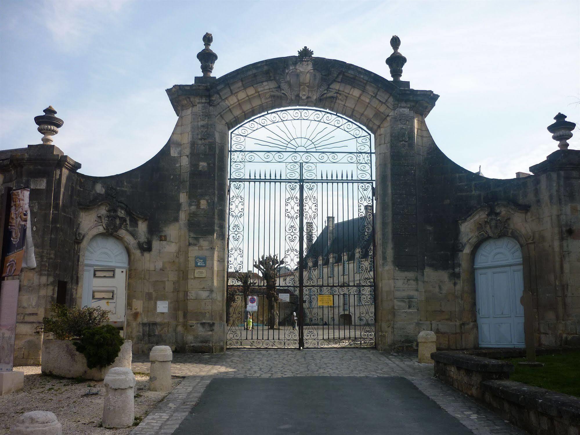 Abbaye Royale 호텔 Saint-Jean-dʼAngély 외부 사진